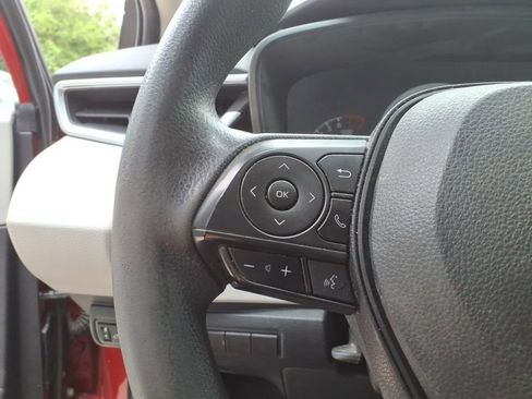Used 2020 Toyota Corolla LE FWD image 18
