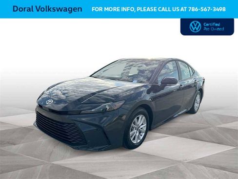 Used 2025 Toyota Camry LE image 1