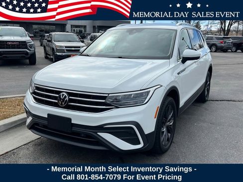 Used 2024 Volkswagen Tiguan SE AWD/4WD image 2