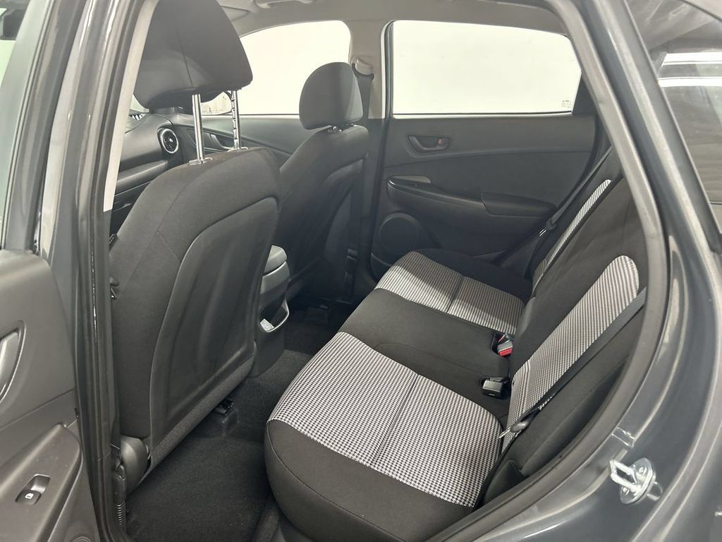 Used 2023 Hyundai Kona SE AWD/4WD image 19