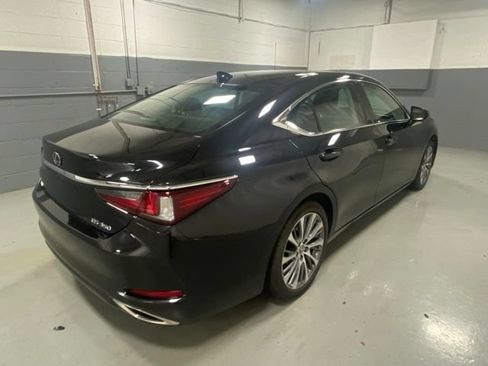 Used 2019 Lexus ES 350 w/ Premium Package FWD image 3
