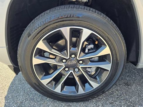 Used 2023 Jeep Grand Cherokee Overland w/ Advanced Protech Group III AWD/4WD image 31
