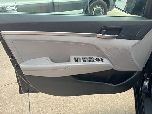 Used 2020 Hyundai Elantra SE FWD image 18