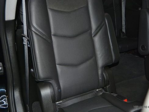 Used 2018 Cadillac Escalade Premium Luxury image 22