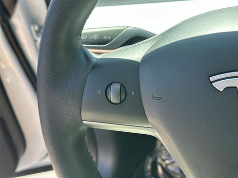 Used 2022 Tesla Model 3 Long Range AWD/4WD image 34