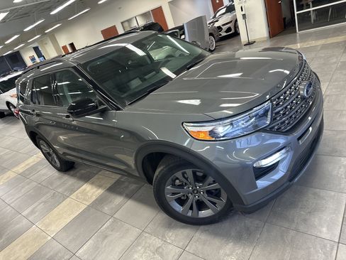 Used 2023 Ford Explorer XLT w/ Equipment Group 202A image 9