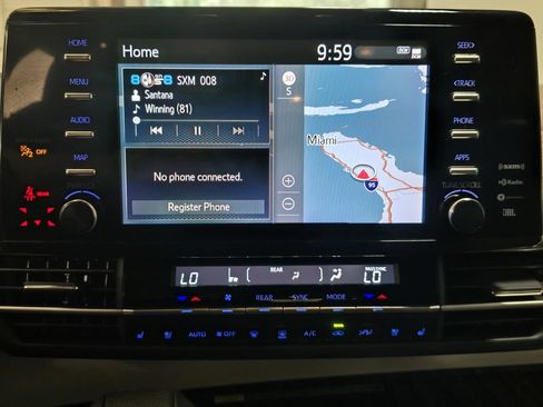 Used 2024 Toyota Sienna Platinum FWD image 25