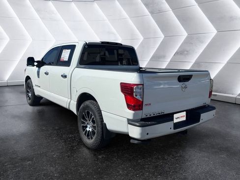 Used 2021 Nissan Titan SV w/ SV Convenience Package image 6