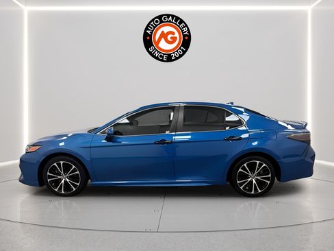 Used 2019 Toyota Camry SE FWD image 6