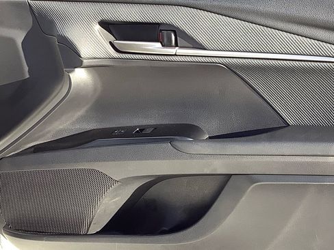 Used 2025 Toyota Camry SE image 15