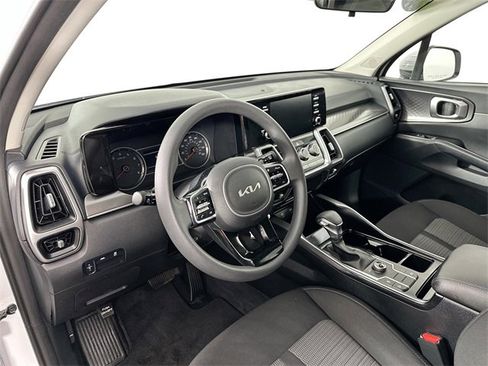 Used 2022 Kia Sorento LX image 17