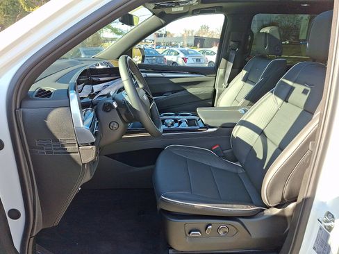 Certified 2025 Cadillac Escalade ESV Sport w/ Touring Package image 17