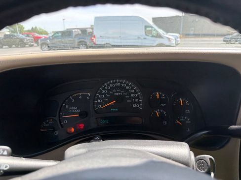 Used 2004 Chevrolet Silverado 2500 LT AWD/4WD image 18