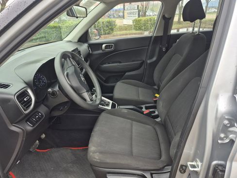 Used 2021 Hyundai Venue SE FWD image 12