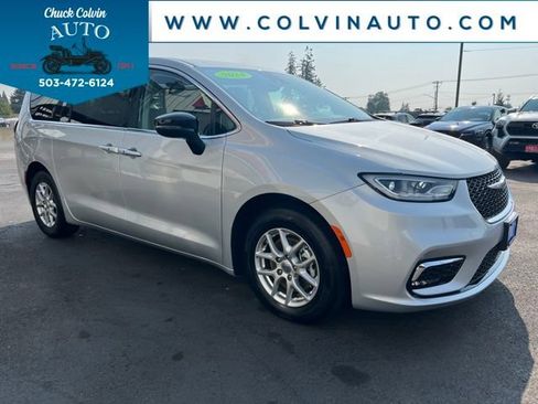 Used 2024 Chrysler Pacifica Touring-L FWD image 5