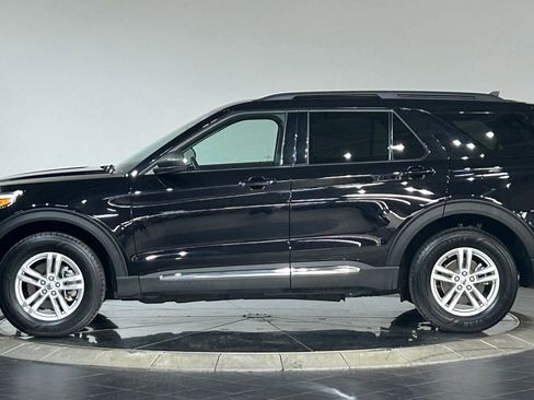 Used 2023 Ford Explorer XLT w/ Equipment Group 202A image 6