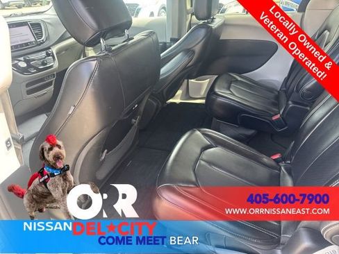 Used 2023 Chrysler Pacifica Touring-L FWD image 13