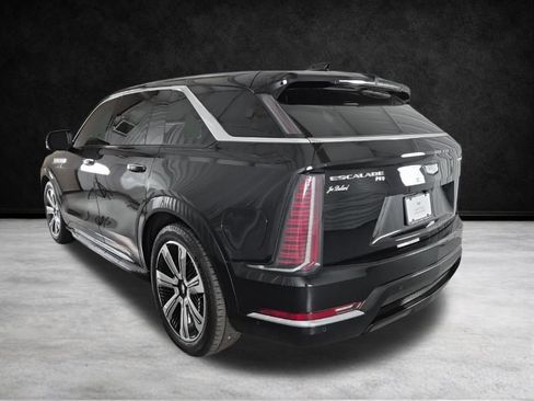 Certified 2025 Cadillac Escalade IQ Luxury 1 w/ Smart Trailering package image 8