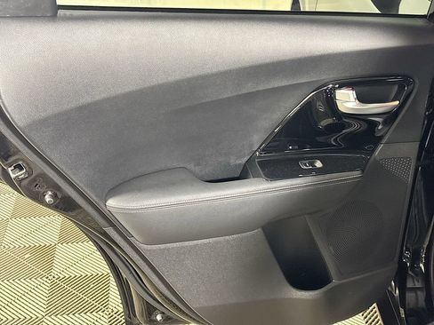 Used 2020 Kia Niro LXS FWD image 19