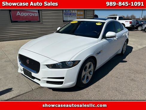 Used 2018 Jaguar XE image 1