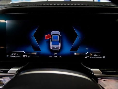 Used 2026 BMW 750e xDrive image 17