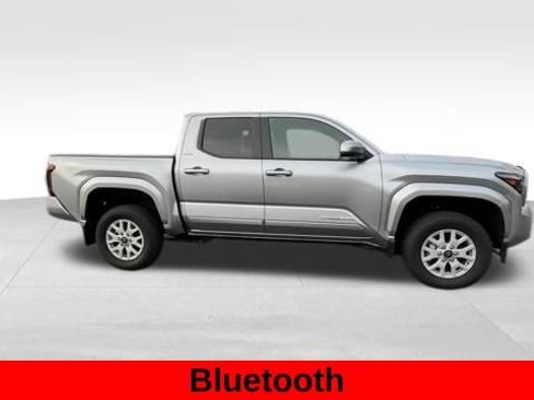 Used 2025 Toyota Tacoma SR5 AWD/4WD image 8