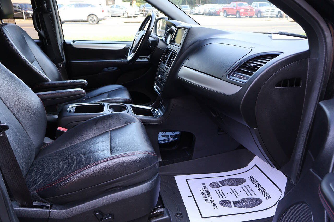 Used 2014 Dodge Grand Caravan R/T w/ Driver Convenience Group FWD image 20