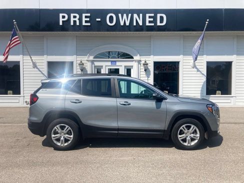 Used 2024 GMC Terrain SLE w/ Driver Convenience Package AWD/4WD image 4