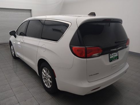 Used 2023 Chrysler Voyager LX FWD image 5