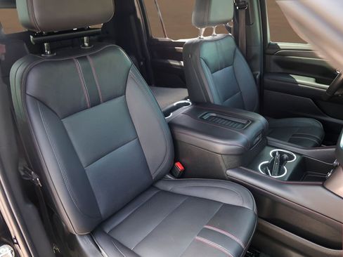 Used 2022 Chevrolet Suburban RST w/ Luxury Package RWD image 33