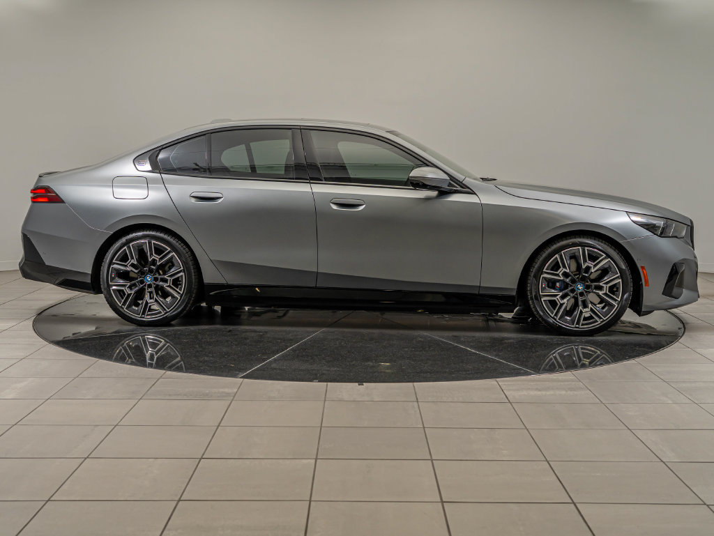 Used 2024 BMW i5 eDrive40i w/ M Sport Package RWD image 11