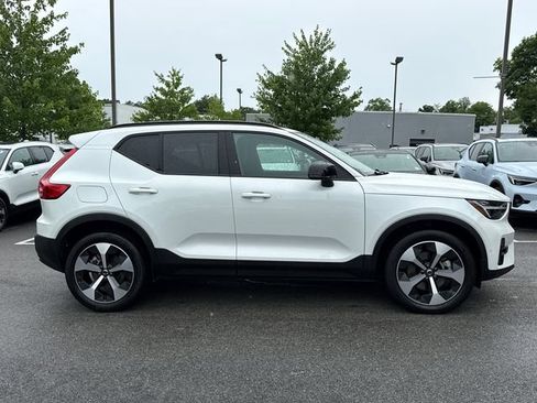 Used 2026 Volvo XC40 B5 Plus AWD/4WD image 6