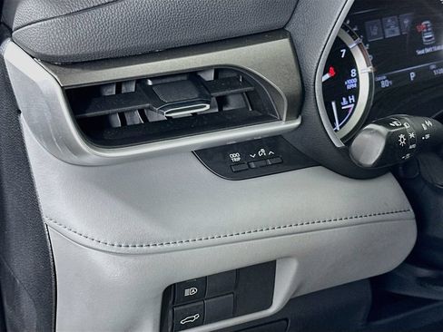 Used 2022 Toyota Highlander XLE FWD image 10