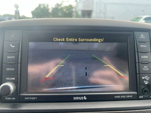 Used 2016 Chrysler Town & Country Touring w/ Driver Convenience Group FWD image 12