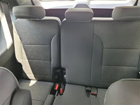 New 2026 Chevrolet Traverse LT image 12