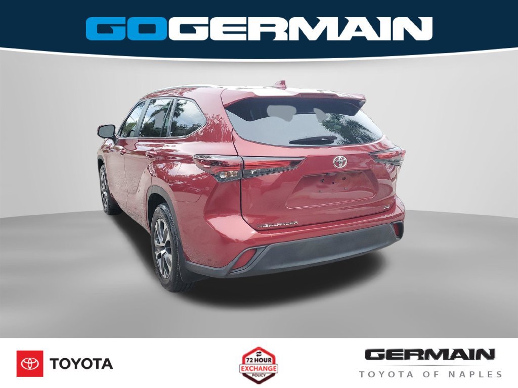 Used 2024 Toyota Highlander XLE FWD image 11