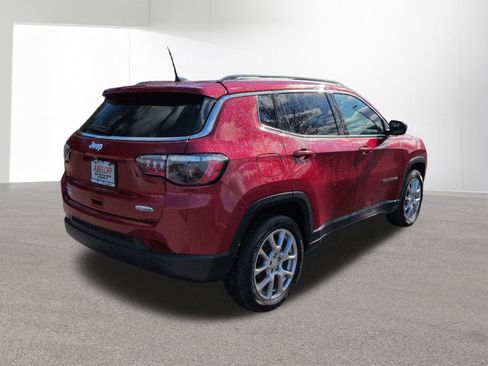 Used 2024 Jeep Compass Latitude AWD/4WD image 5