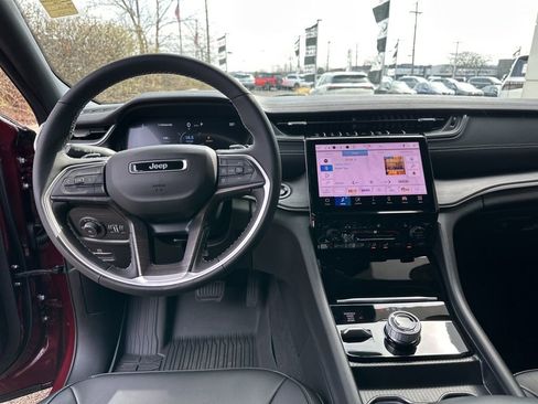 Used 2025 Jeep Grand Cherokee Limited w/ Black Appearance Package image 48