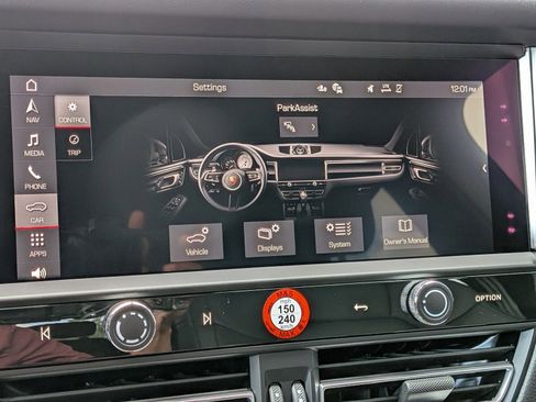 New 2026 Porsche Macan image 18