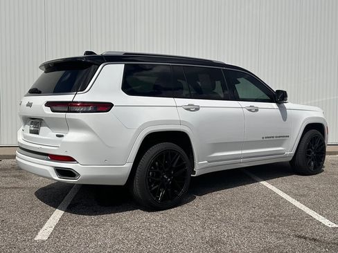 Used 2023 Jeep Grand Cherokee L Summit AWD/4WD image 6
