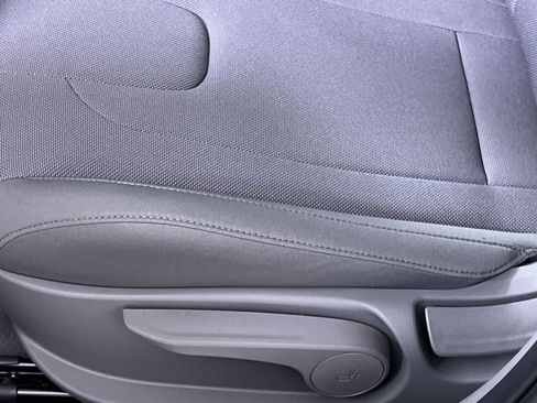 Used 2025 Hyundai Elantra SE image 14