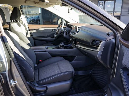 Used 2021 Nissan Rogue SV image 25