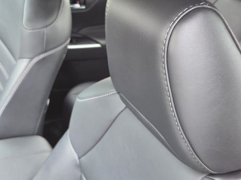 Used 2022 Toyota RAV4 XLE Premium FWD image 11