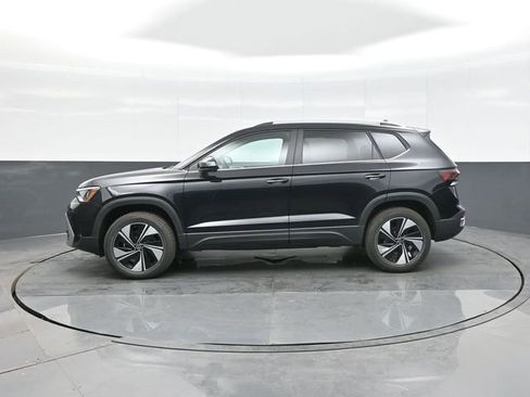 New 2026 Volkswagen Taos SE image 4