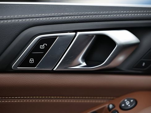 Used 2022 BMW X5 xDrive40i w/ Premium Package image 15