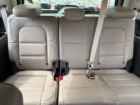 Used 2024 Lincoln Navigator Reserve AWD/4WD image 11