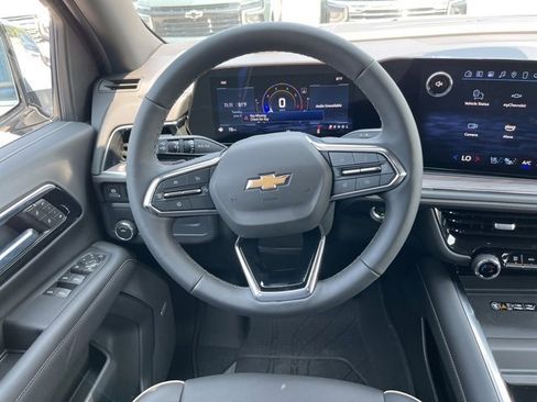 New 2025 Chevrolet Suburban Premier image 35