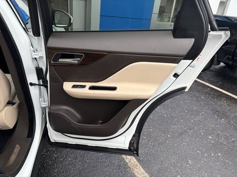 Used 2019 Jaguar F-PACE Prestige image 13