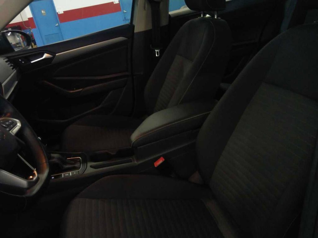 Used 2024 Volkswagen Jetta S FWD image 3
