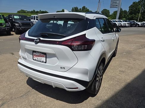 Used 2024 Nissan Kicks SR w/ SR Premium Package FWD image 11
